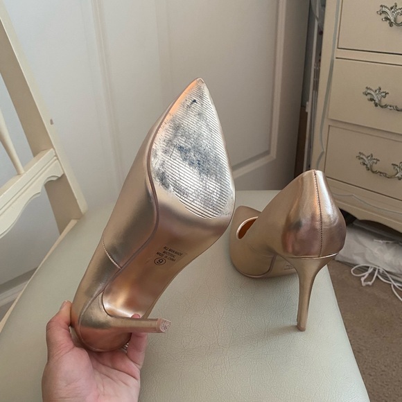Excellent condition Gold Heels - Picture 5 of 6
